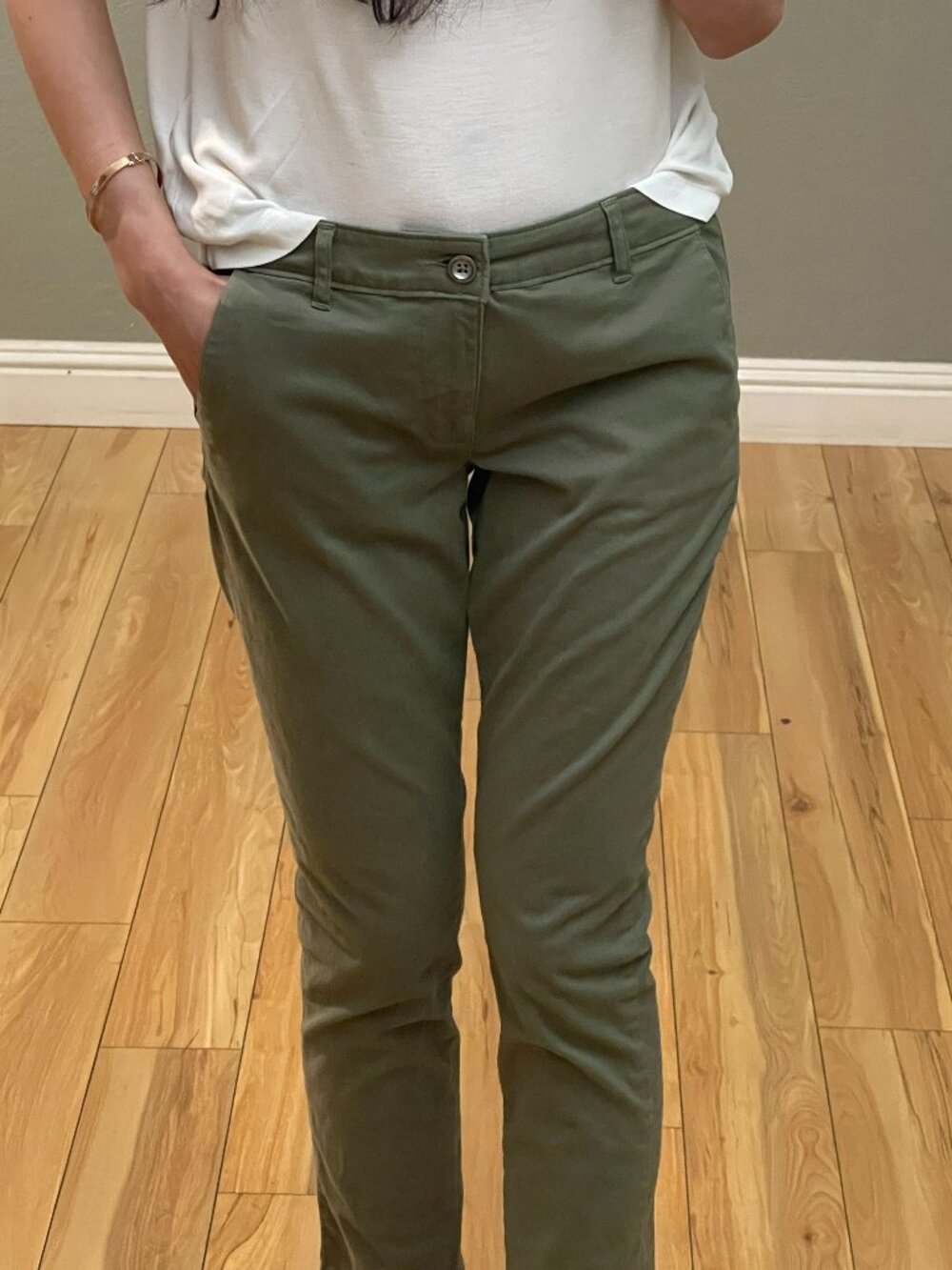 Levi's Women's Olive Green Tapered Chino Pants Size 27 Mid Rise Stretch Casual